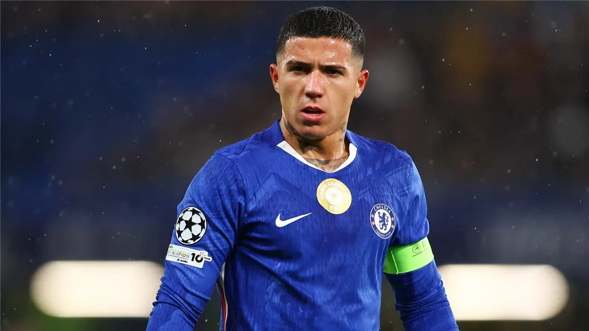 وكيل إنزو فرنانديز يهاجم عقوبة تشيلسي: "قرار غير مفهوم وغير عادل"