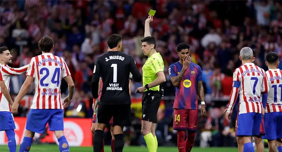 أتلتيكو مدريد ينتقد التحكيم: "الفار" أضل الحكم في مباراة برشلونة