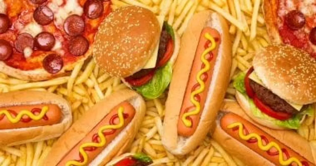 أطعمة مصنعة تضاهي أضرار التدخين.. خبراء يكشفون