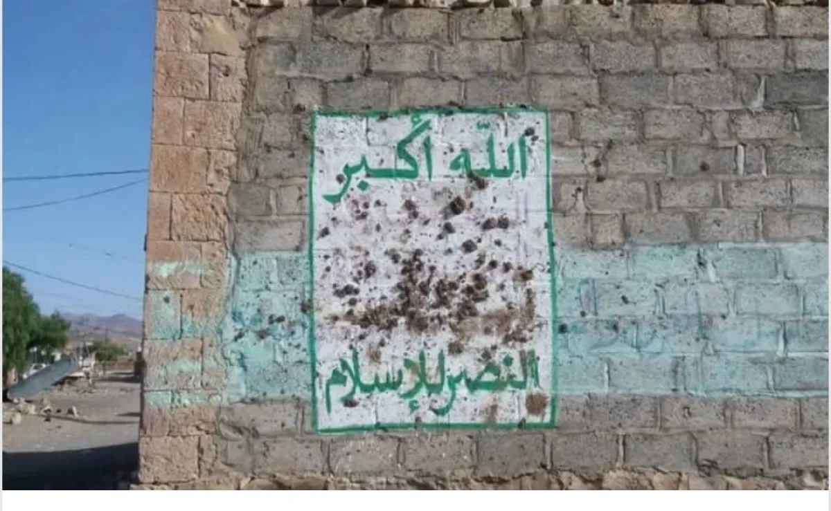 مليشيا الحوثي تلاحق شباب الحداء بتهمة إزالة شعاراتها الطائفية