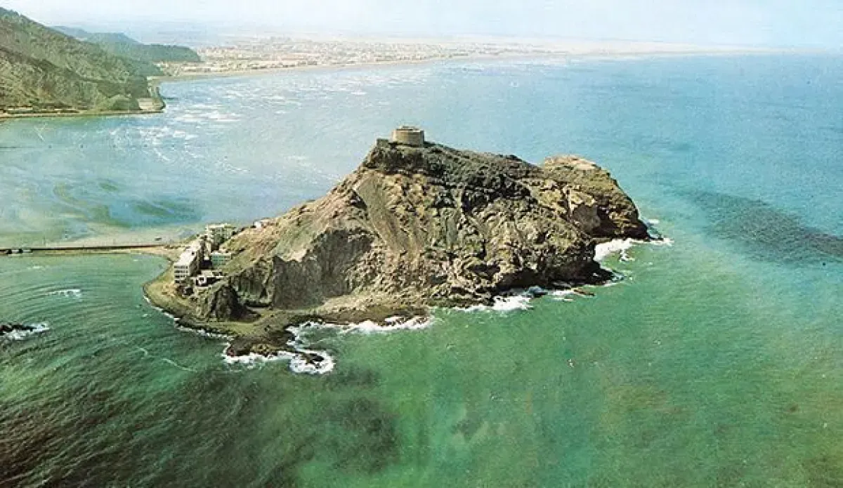 توقعات بطقس غائم جزئي مع أمطار رعدية في المناطق الساحلية والجبلية