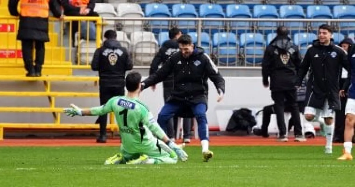 هدف خرافي لحارس تركي من 75 مترًا يشعل الدوري