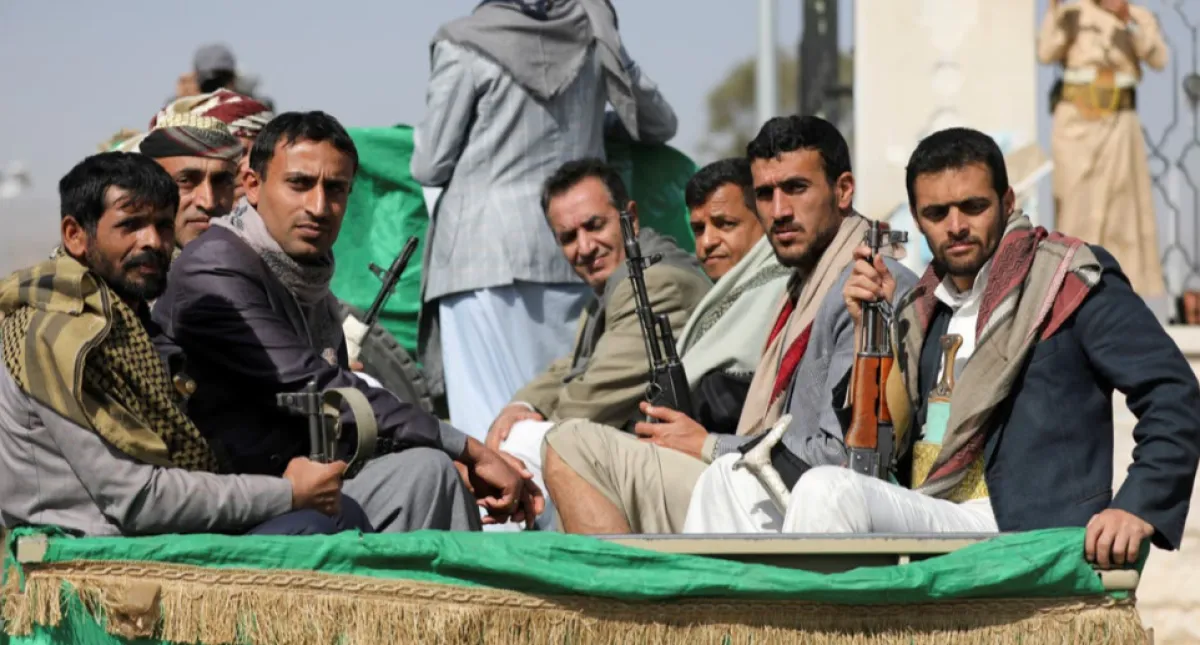 قيادي حوثي يقتحم منزل بائع قات في إب ويهدد أسرته