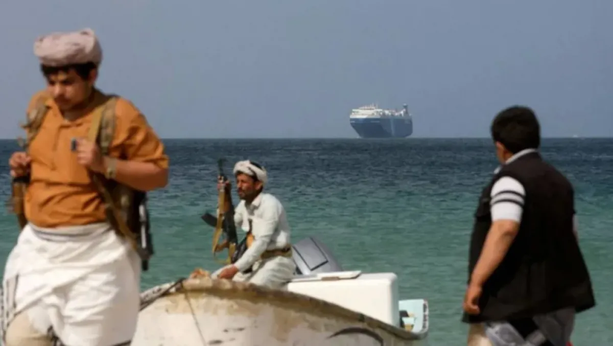 رويترز: إيران تلوّح بـ“الحوثيين” كورقة ضغط لتهديد الملاحة في باب المندب