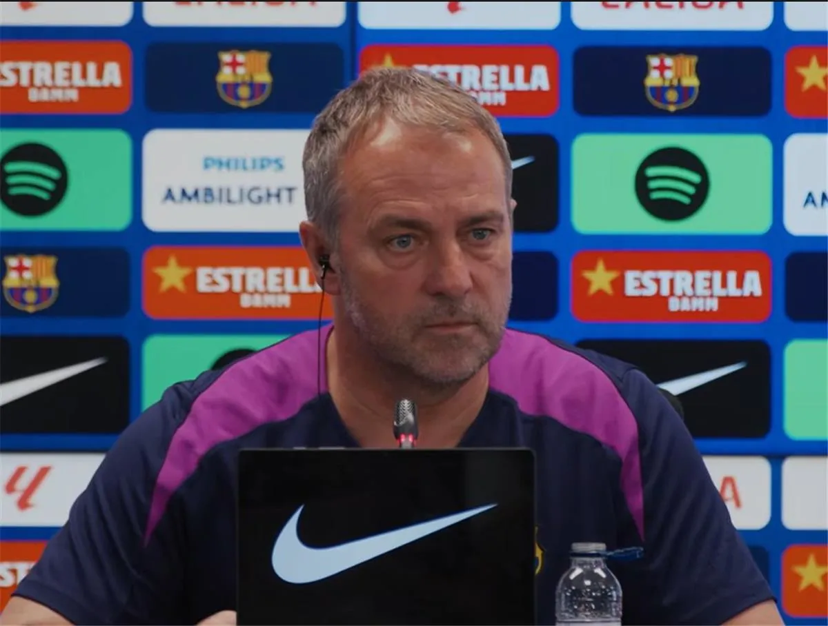 فليك يركز على الملعب ويتجاهل الضجيج الخارجي قبل ديربي برشلونة