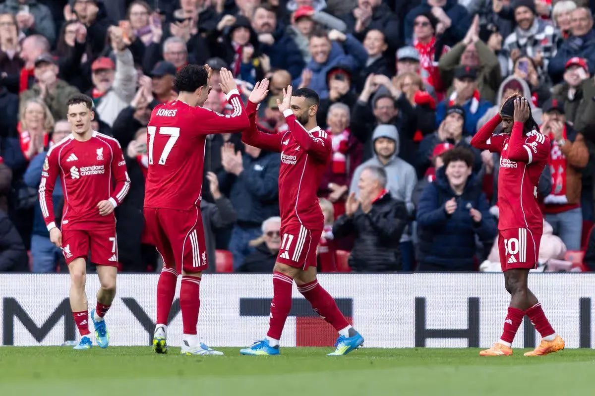 سلوت يشيد بنجم ليفربول الجديد: "لمسة صلاح" تتجلى!