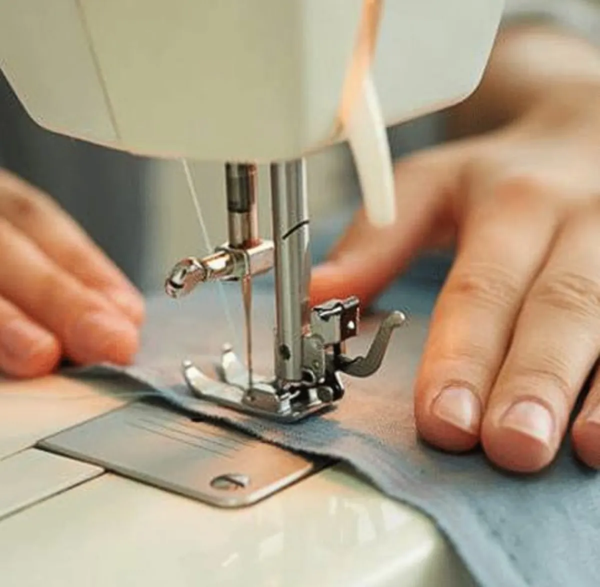 مليشيا الحوثي تُمعن في استنزاف اليمنيين: فرض “سخرة اقتصادية” على الحرفيين لخدمة أجندات خارجية