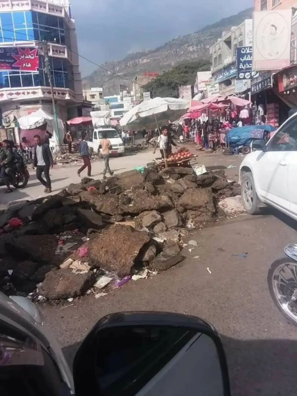 طرق إب في عهد الحوثي… تدهور مستمر ومعاناة متفاقمة