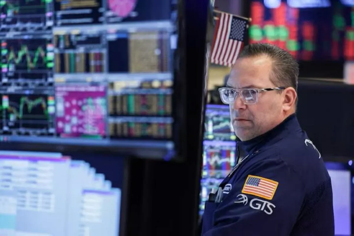 آمال التهدئة تدعم وول ستريت وناسداك يقترب من رقم قياسي جديد