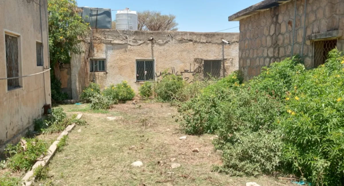 مسلحون يقتحمون مكتب الزراعة بالشمايتين ويعتدون على مدير الفرع أثناء زيارة منظمة دولية