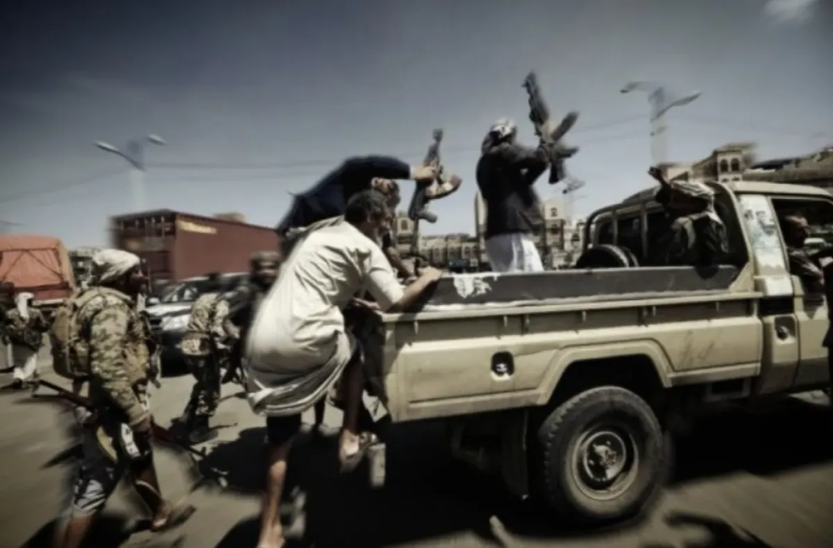 عصابة الحوثي تختطف أكثر من 20 شخصًا خلال مداهمات في إب