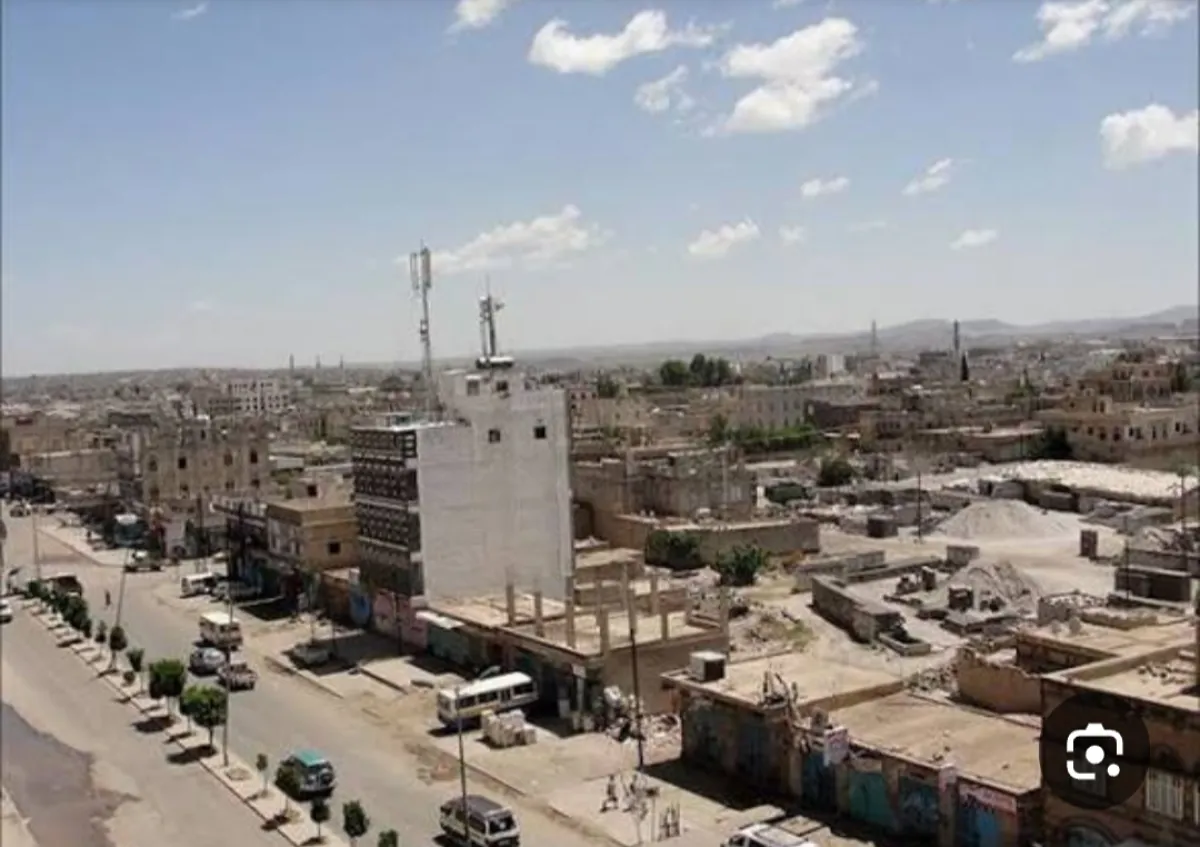 ذمار .. مشرف حوثي يعرّض حياة قرية شوكان لخطر الصعق الكهربائي