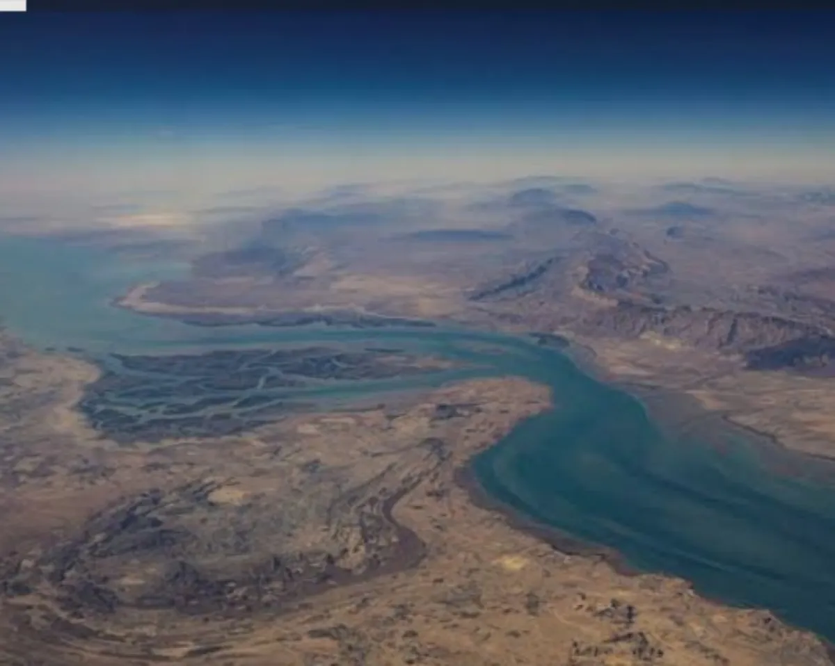 الضغوط الأمريكية تجبر إيران على إعادة فتح مضيق هرمز أمام الملاحة البحرية