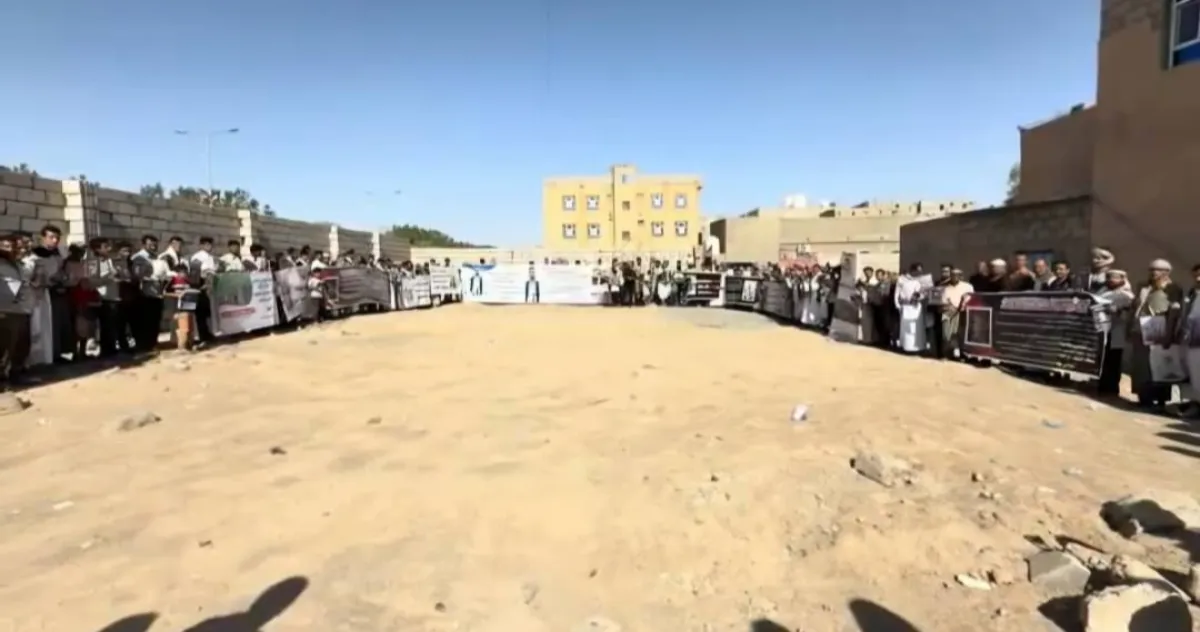 وقفة احتجاجية منددة بمقتل الشاب عبدالرحمن العليمي داخل سجن الصولبان في عدن