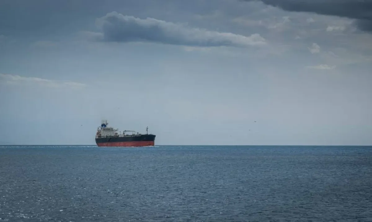 قافلة ناقلات نفط تغادر الخليج عبر مضيق هرمز وسط ترقب الأسواق