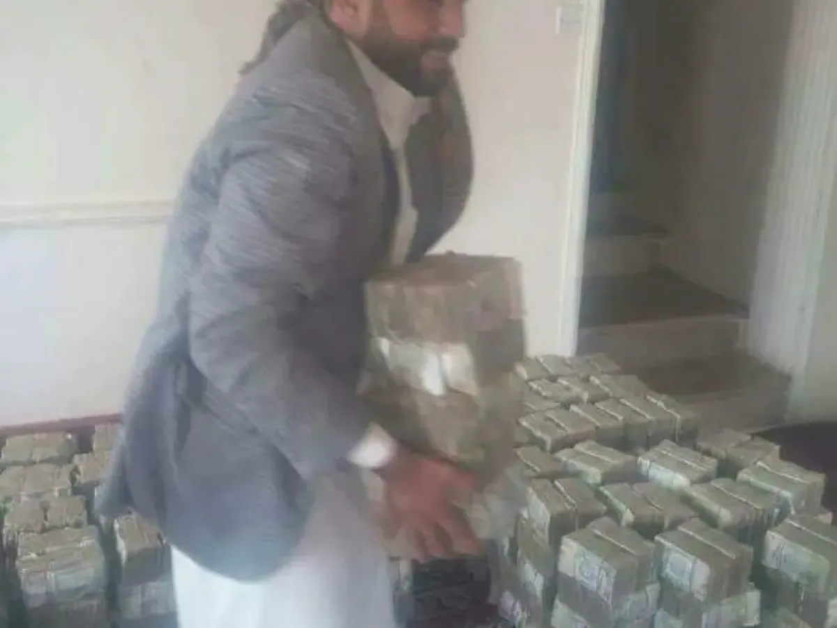 تصاعد الغضب الشعبي في مناطق سيطرة الحوثيين مع استمرار نهب الرواتب وتأخير “نصف المرتب”