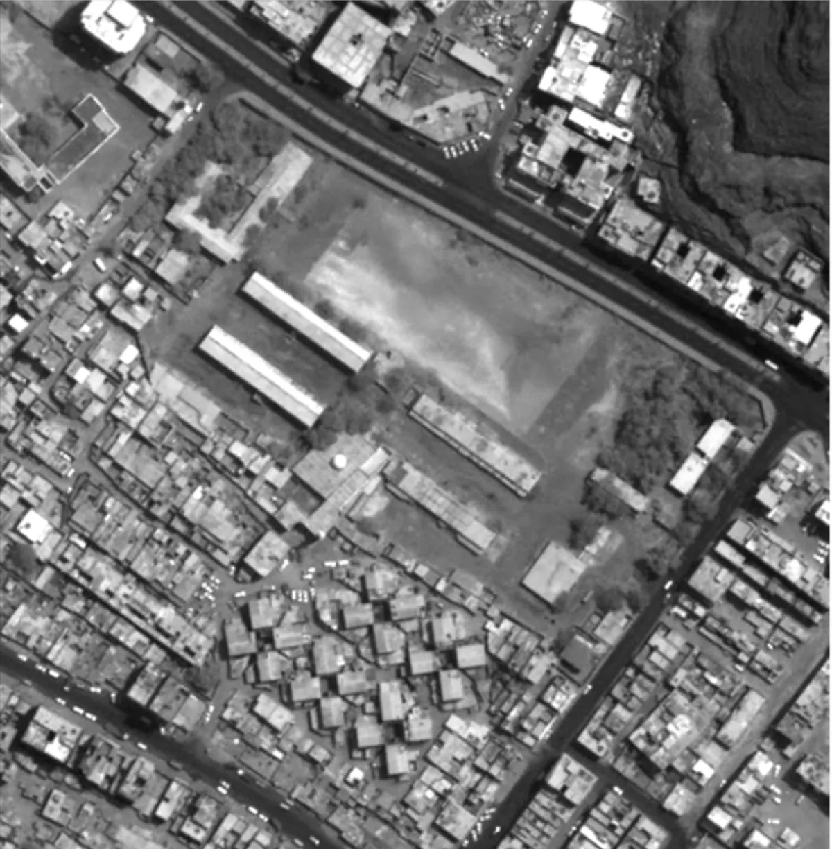 عدن .. دراسة متكاملة لتحويل معسكر 20 يونيو إلى مجمع تربوي حديث