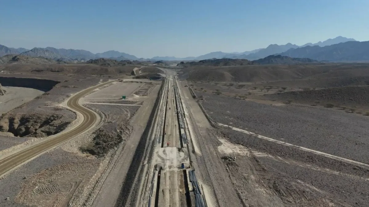 "قطارات حفيت" تنجز 40% من مسارها.. مشروع ربط استراتيجي بين الإمارات وعُمان