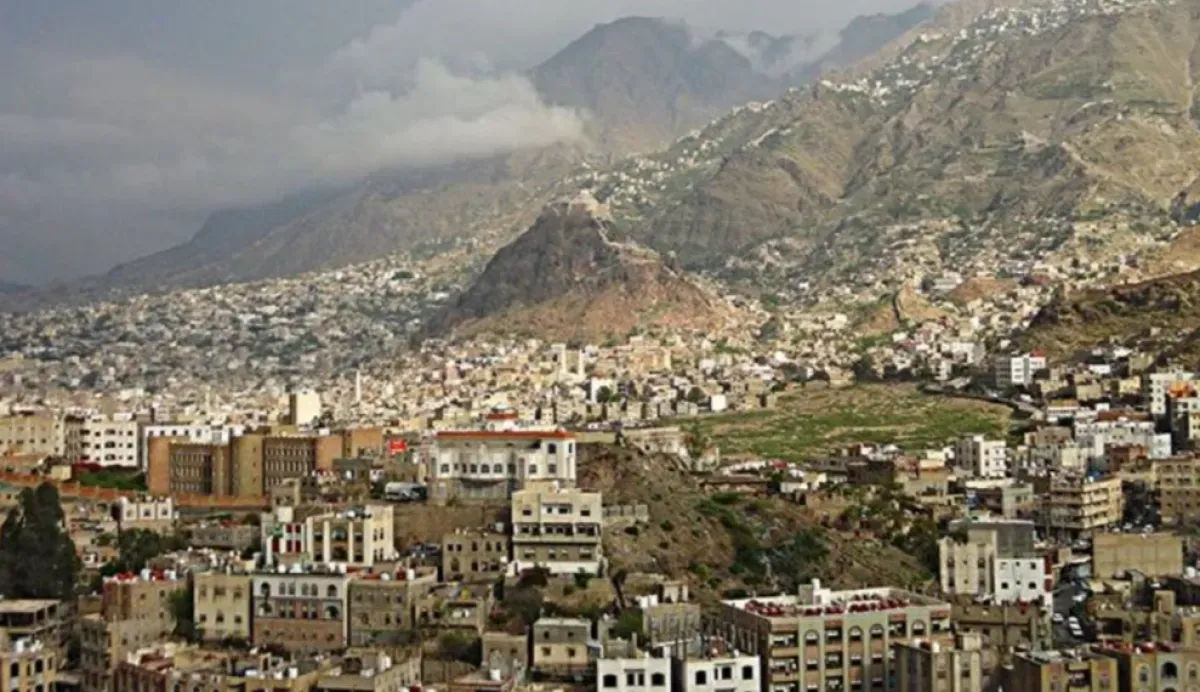 تعز تئن تحت وطأة أزمة غاز خانقة.. وطوابير تمتد لساعات