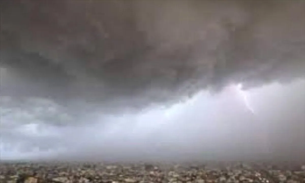 توقعات جوية: أمطار رعدية وأتربة تضرب السواحل والجبال