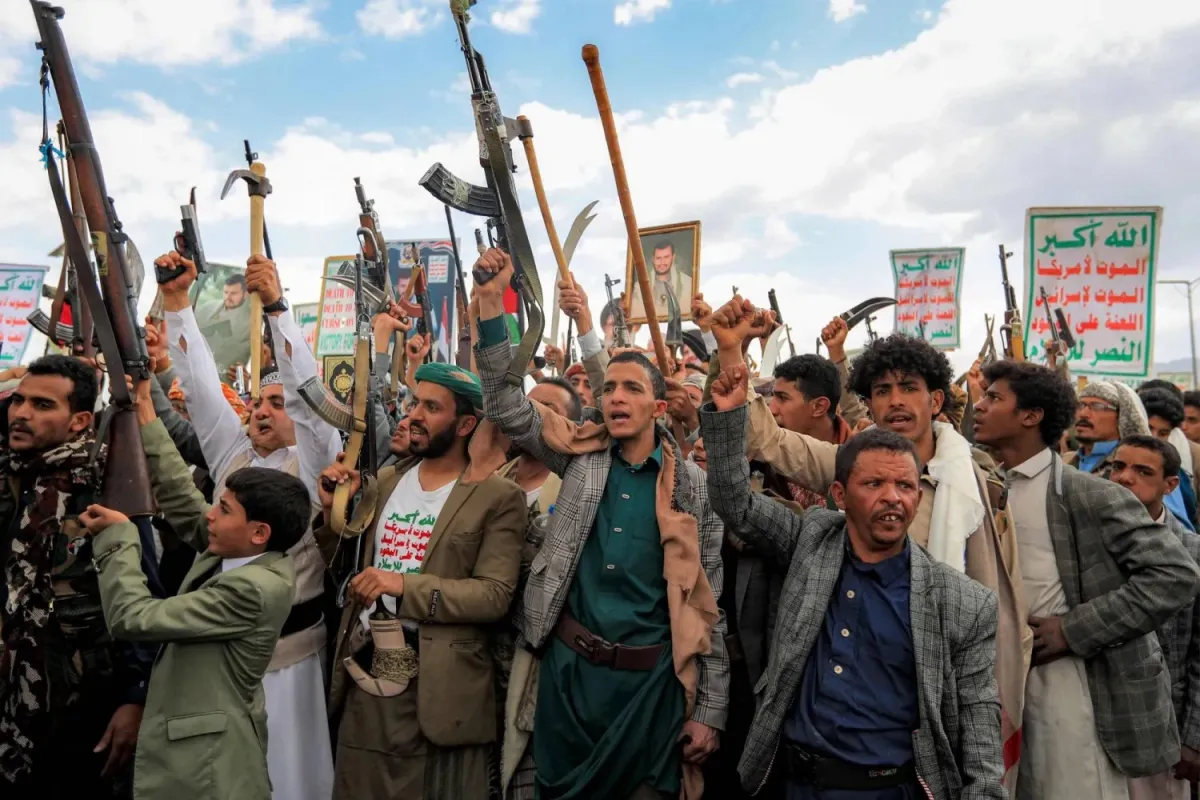 انقطاع الرواتب وتسييس المناهج يدفعان التعليم في مناطق الحوثي نحو الانهيار