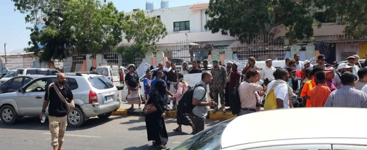 اعتصام أسر الشهداء والجرحى بعدن وسط إجراءات أمنية مشددة