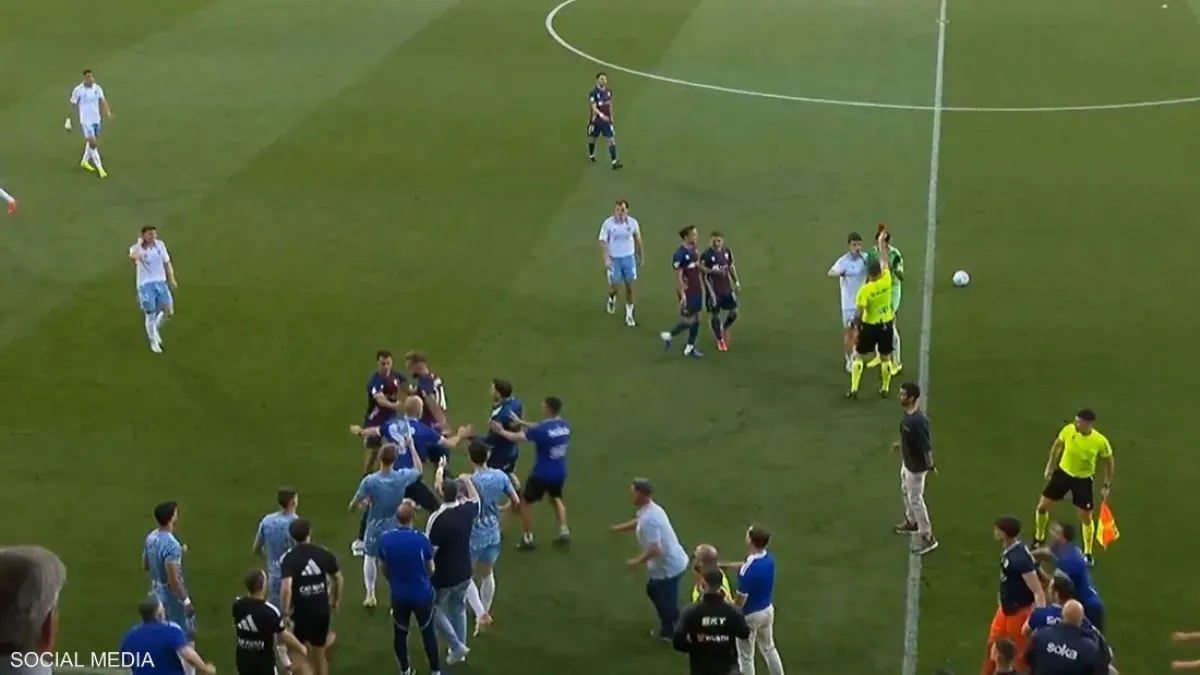 شجار عنيف في دوري الدرجة الثانية الإسباني: طرد حارسي مرمى ولاعبين