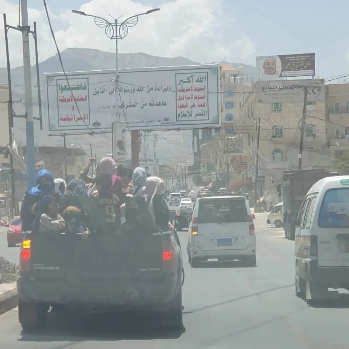 فضيحة إنسانية في صنعاء: الحوثيون يدفعون بالأطفال إلى الخطر ويحوّلون المراكز الصيفية إلى أدوات تعبئة متطرفة