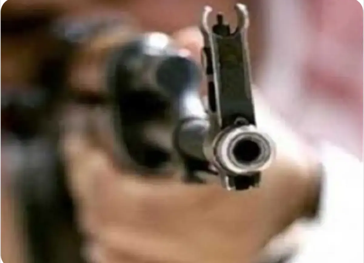 إب .. مقتل امرأة وإصابة طفليها في حادث عبث بسلاح ناري