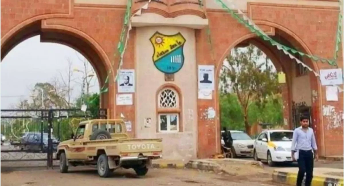 جامعة صنعاء تحرم طلابًا من دخول الامتحانات بسبب الرسوم وتعفي المشاركين بدورات الحوثي الطائفية
