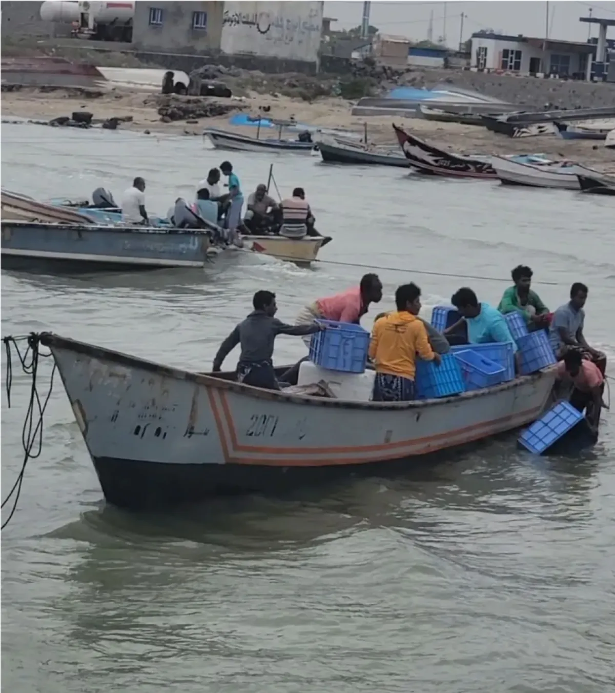 الحديدة .. فقدان 15 صيادًا في سواحل الخوخة