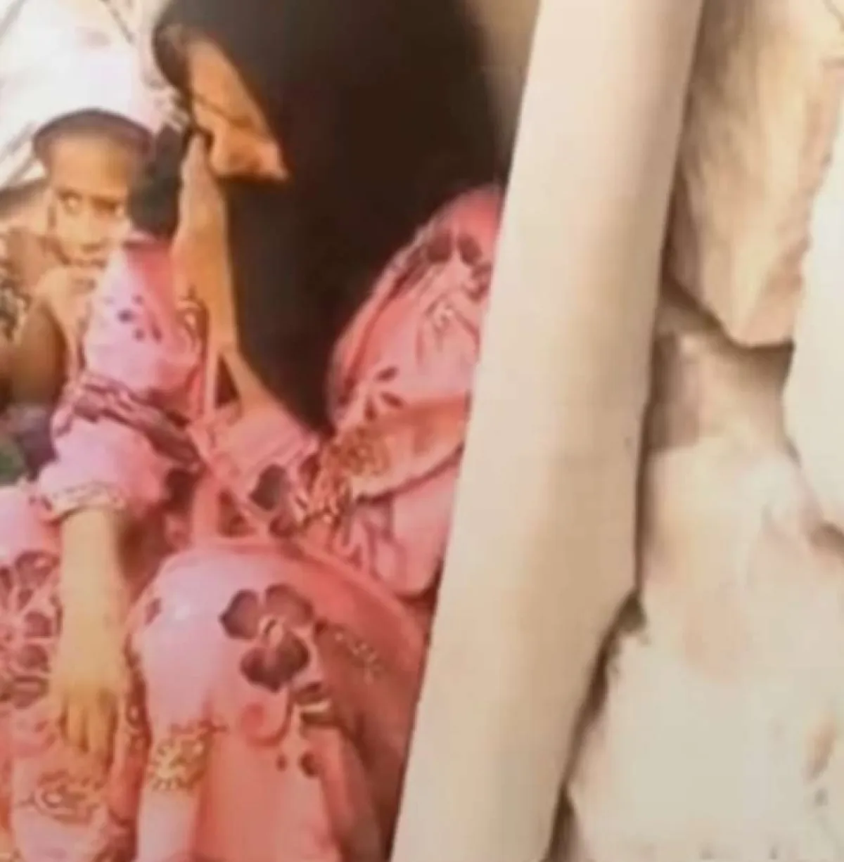 مليشيا الحوثي تذبح بقرة مسنة وتثير غضباً في مقبنة