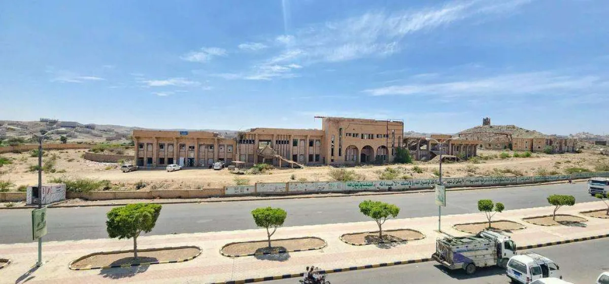 الحوثيون يحوّلون ملعب البيضاء إلى سجن سري: انتهاكات صارخة وحرمان للشباب من حقهم في الرياضة