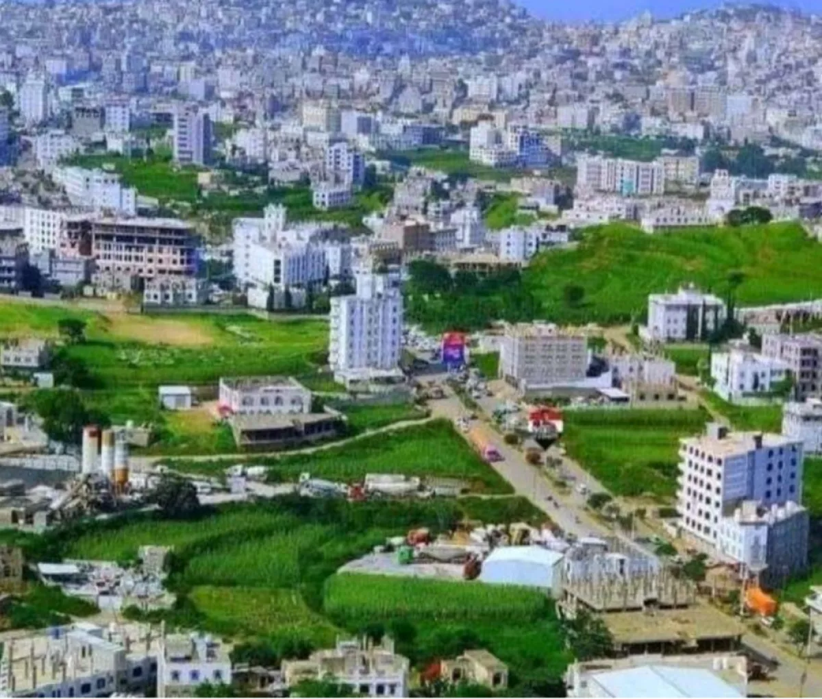 تجار "ون مول" في إب يشكون انتهاكات حوثية متصاعدة