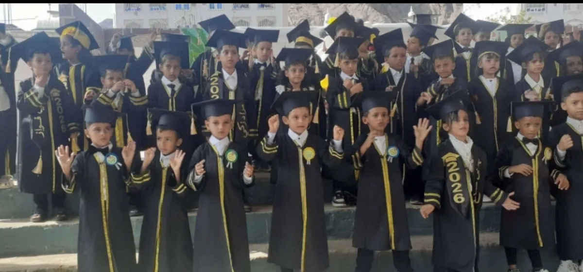 عزف “النشيد الجنوبي” في حفل تخرج أطفال بروضة بعدن يثير جدلًا واسعًا وتساؤلات حول موقف وزارة التعليم