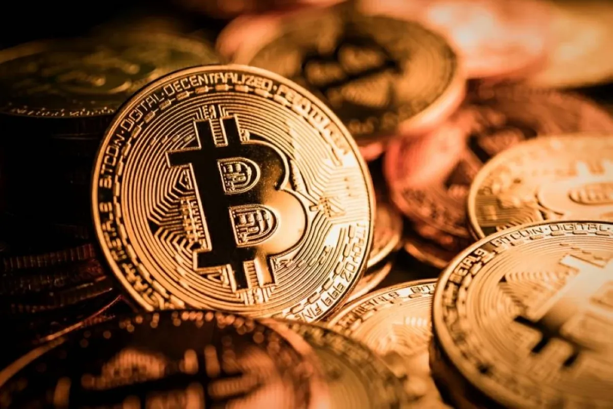 بيتكوين تهبط 2.4% وسط تصاعد التوترات الجيوسياسية وجني الأرباح