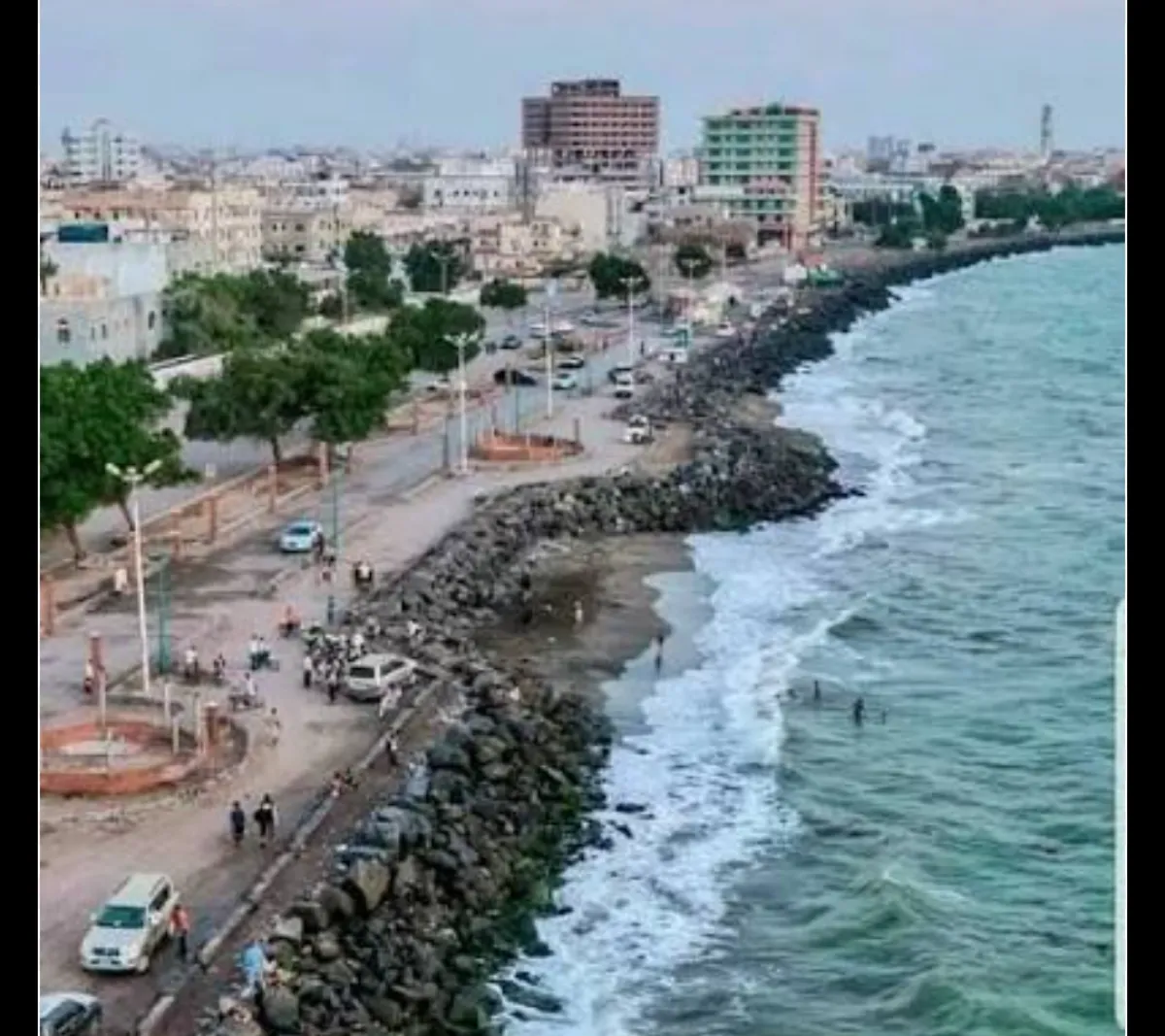 أوضاع إنسانية صعبة يعانيها نزلاء السجن المركزي بالحديدة ومشرفون حوثيون ينهبون المساعدات