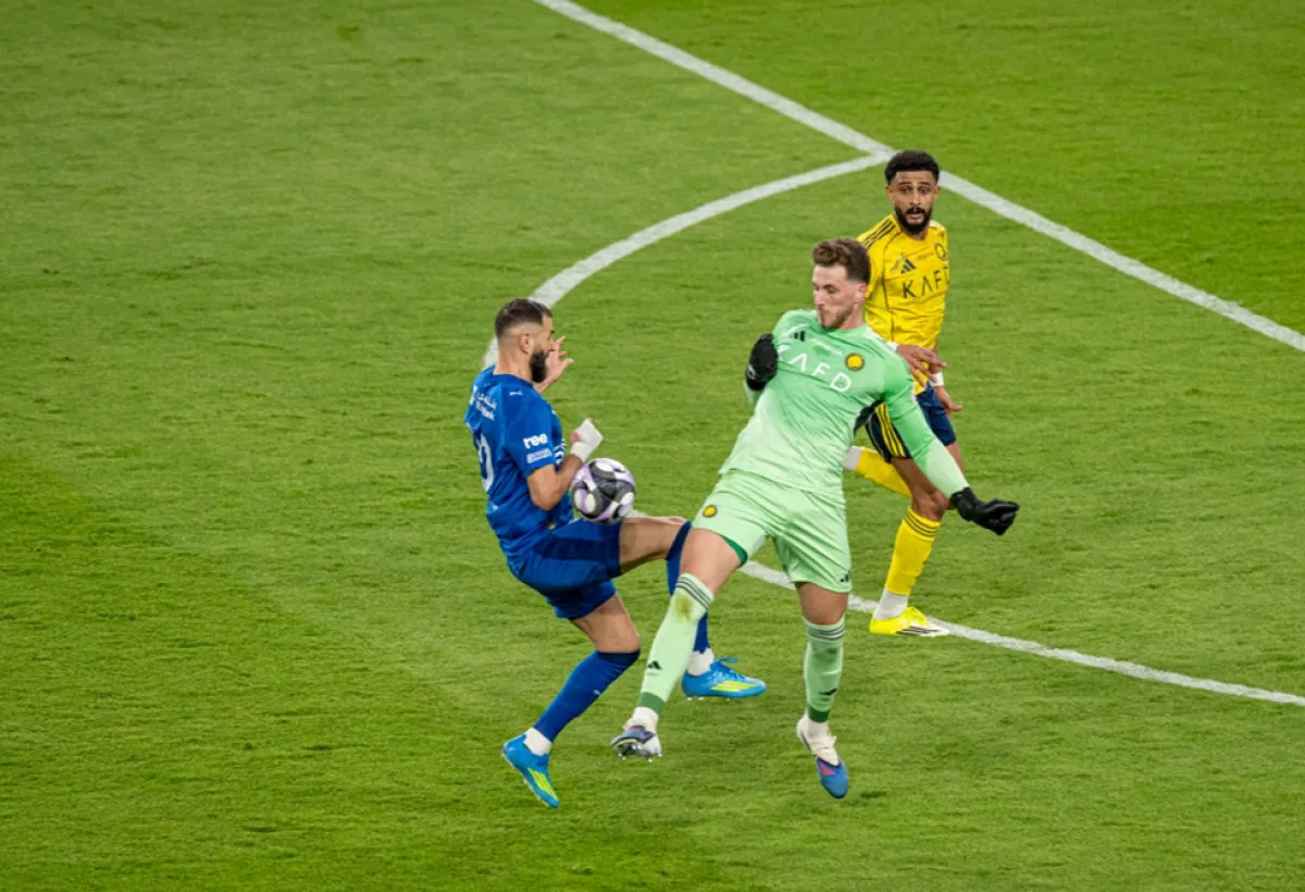 النصر يتعادل مع الهلال في الوقت القاتل.. وتأجيل حسم لقب الدوري السعودي
