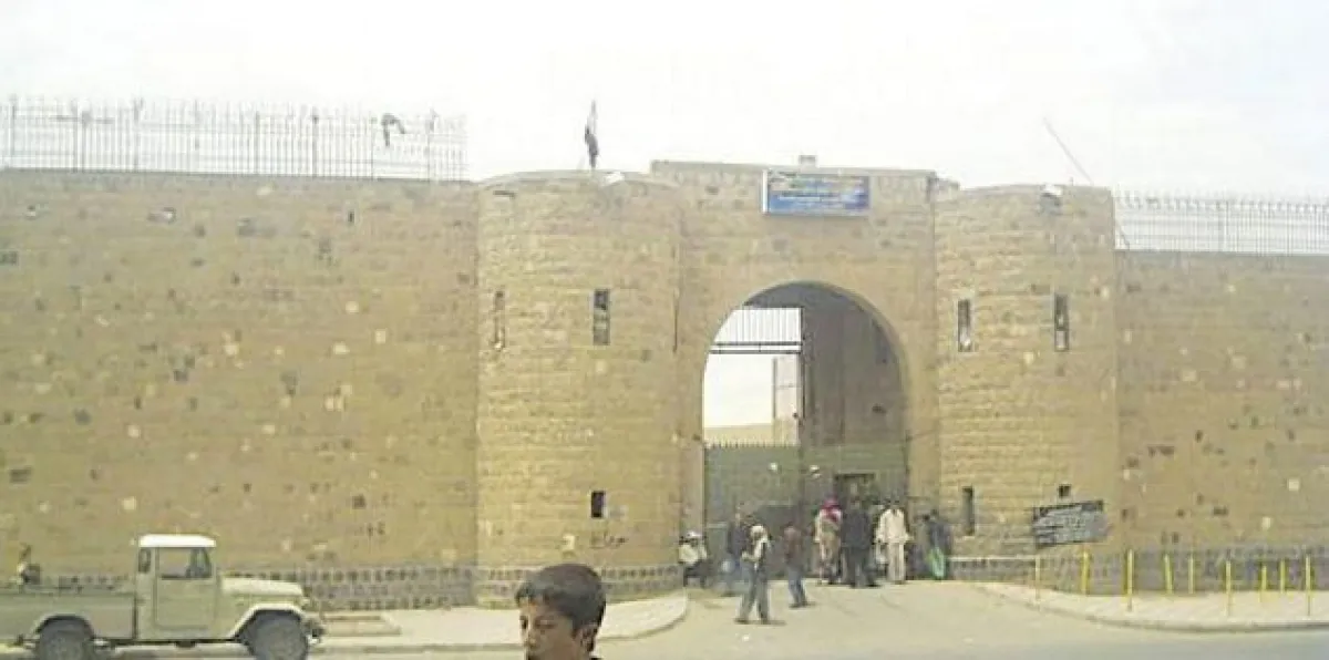 حقوقيون يحذرون: "خلوات زوجية" للسجناء بصنعاء تثير مخاوف الابتزاز
