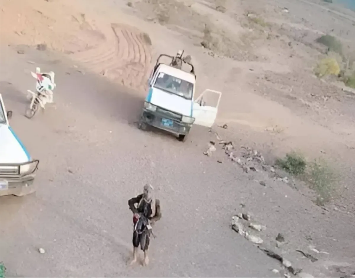 قيادي حوثي يقتحم منزل مواطن في عمران