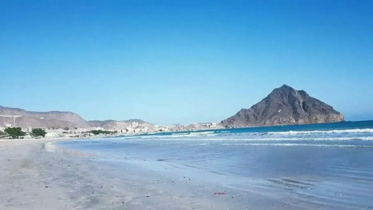 تحذيرات جوية: طقس حار ورطب مع أمطار رعدية محتملة وغبار