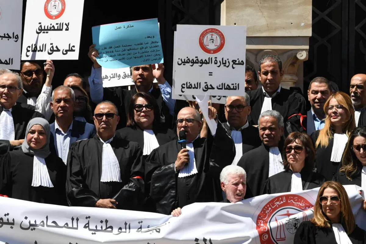 المحامون التونسيون يبدأون احتجاجات واسعة للمطالبة بإصلاحات واستقلالية القضاء
