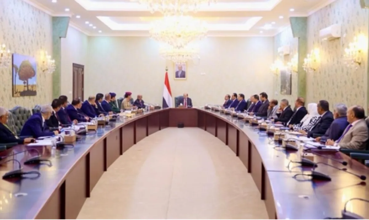 بعد قرار رئيس الوزراء صرف بدل غلاء المعيشة بنسبة 20% .. لقمة النازح بين مقصلة الاستثناء والقرارات الجائرة.. من يسرق قوت الموظفين النازحين؟