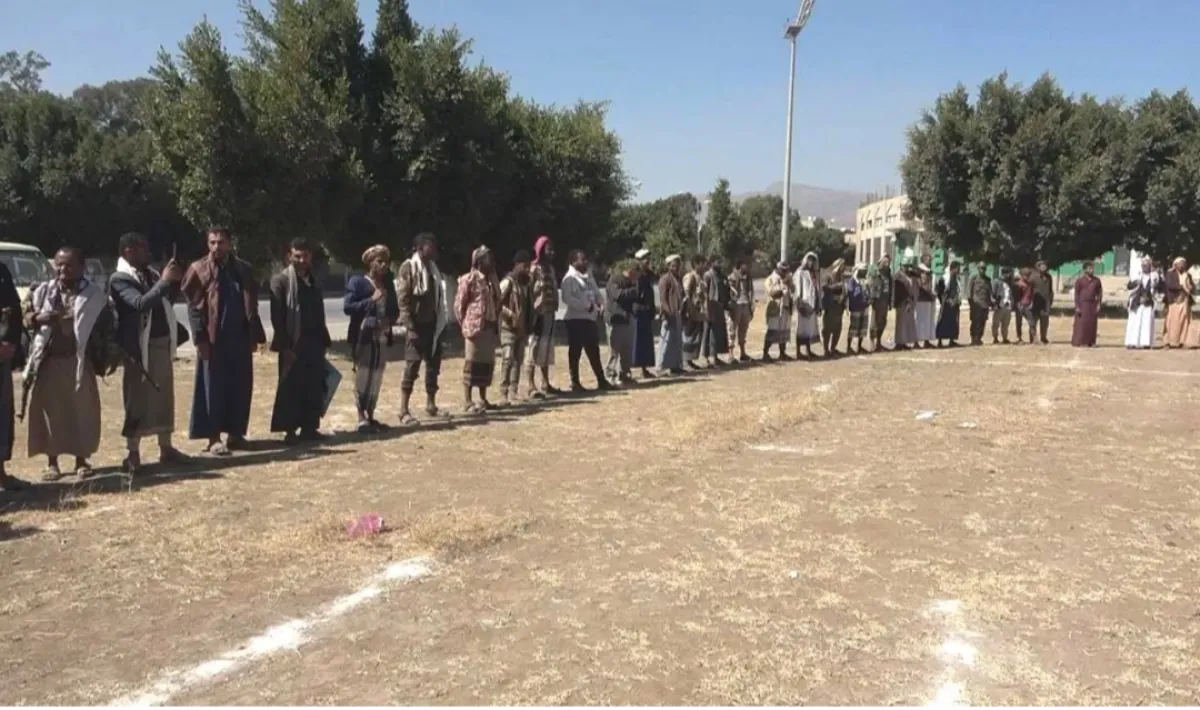 تصعيد حوثي في تجنيد المهمشين مقابل مساعدات غذائية ومالية