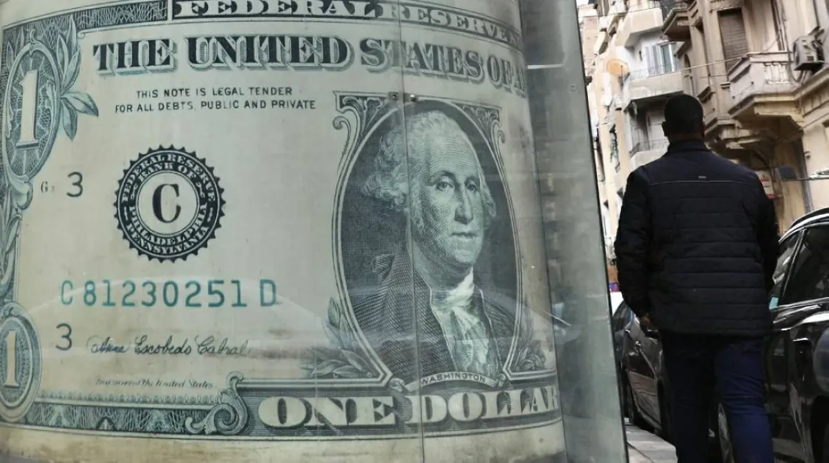 استقرار سعر الدولار وترقب قرار الفائدة المصري