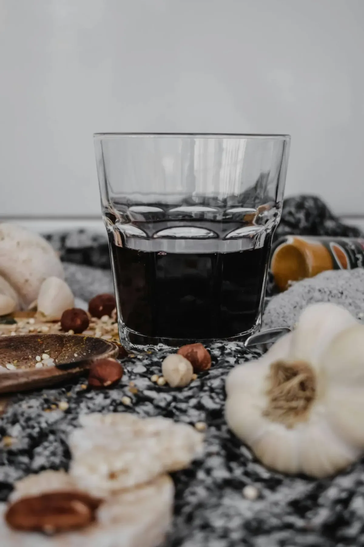 الثوم والكركديه: هل يخفضان ضغط الدم معاً؟