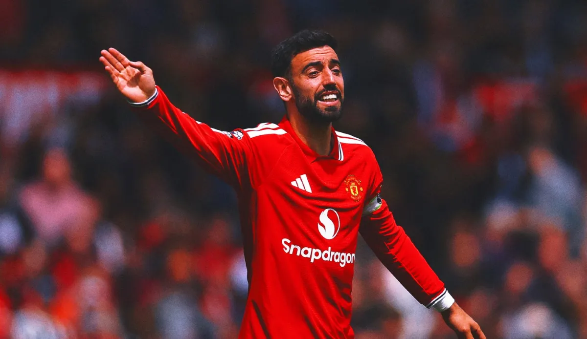 برونو فيرنانديز ونيكو أوريلي يتوجان بجوائز أفضل لاعب في الموسم