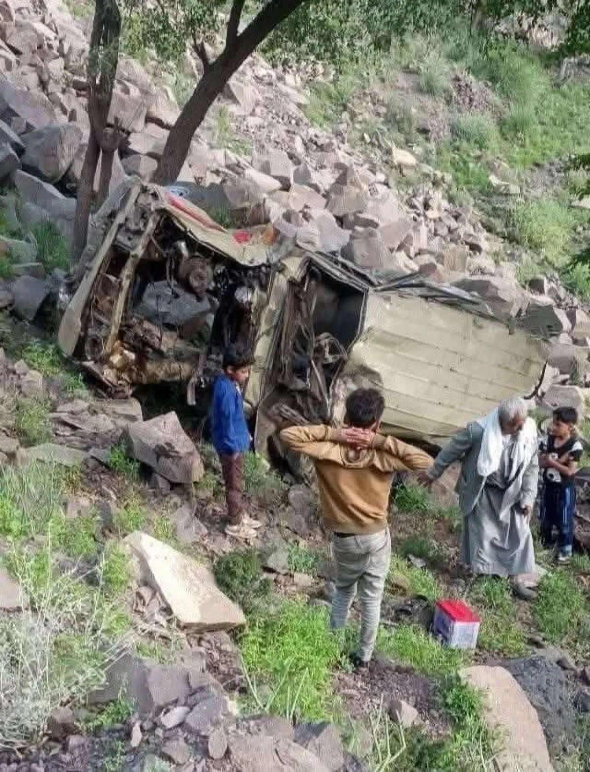 انقلاب سيارة في تعز يخلف إصابات بليغة
