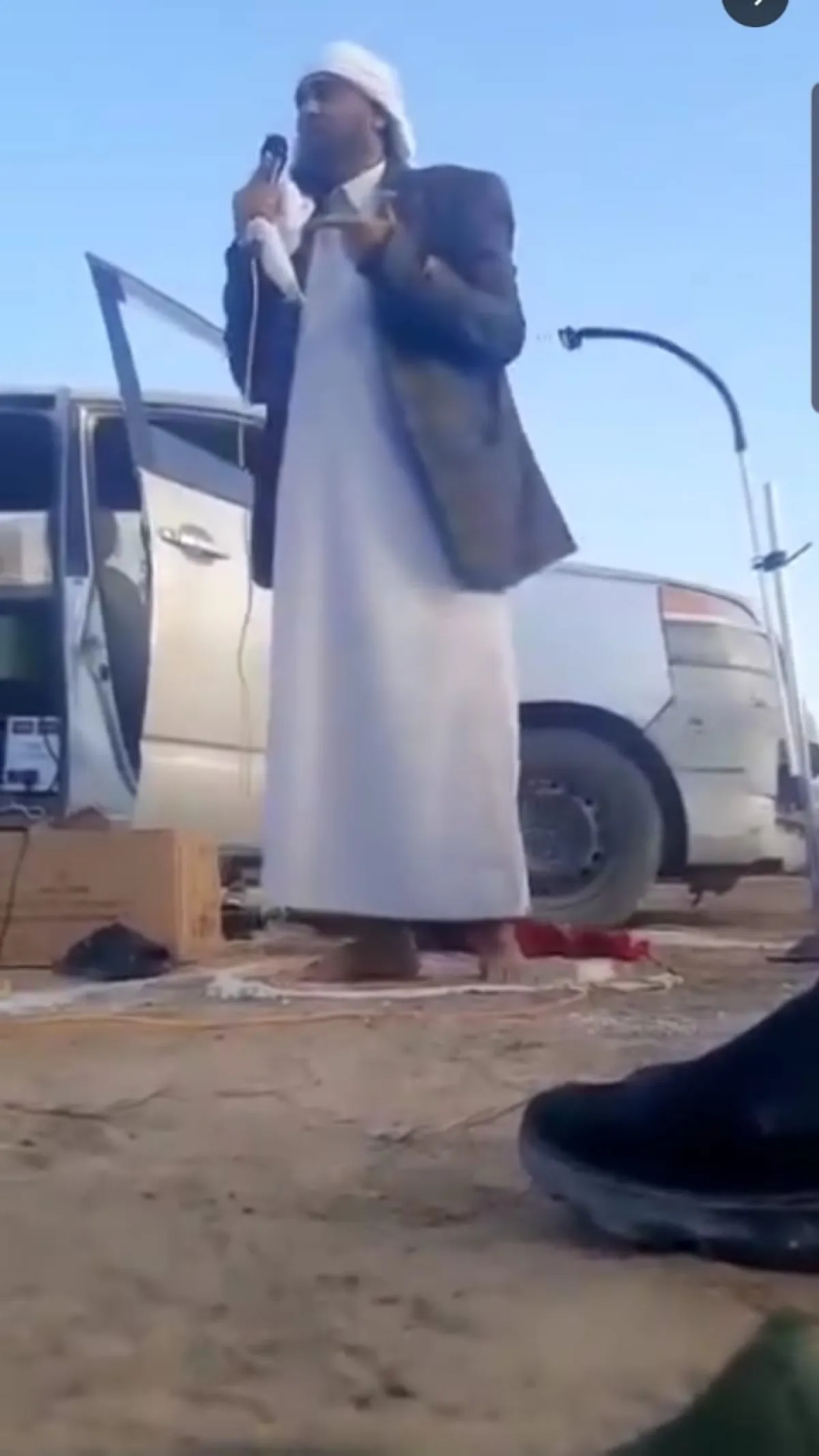 خطيب العيد في مأرب: غياب المحافظ  سبب أزمات الوقود وتراجع الخدمات
