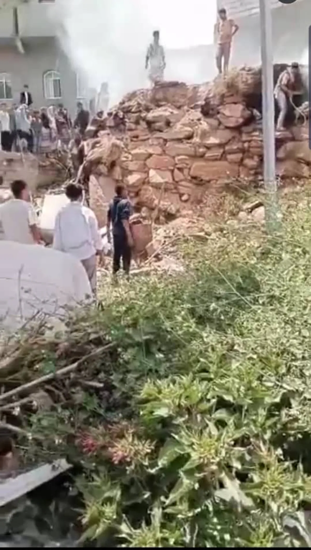 وفاة طفل إثر انهيار منزل بسبب انفجار ألعاب نارية في لحج